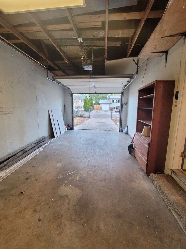 Building Photo - $1665 | 3BR/1BA | Spacious 3 Bedroom Home for Rent in Southeast Colorado Springs