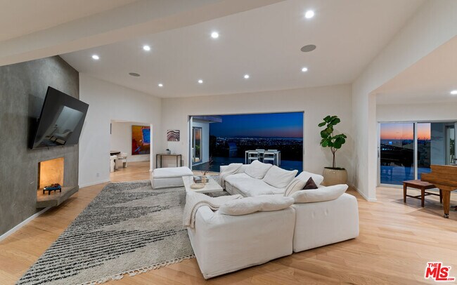 Building Photo - 10134 Angelo View Dr