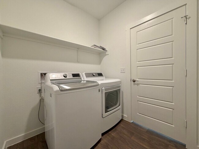 Building Photo - 2901 Louris Ln