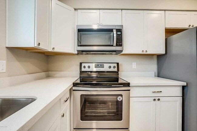 Building Photo - 318 E Vine Cir