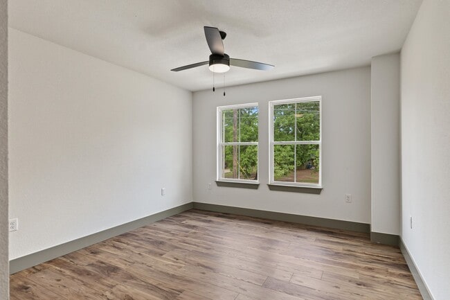 Building Photo - 5812 Cooks Ln