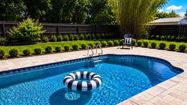 Building Photo - FURNISHED Beautiful Pool Home x Rent in Winter Park Close to Rollins College !