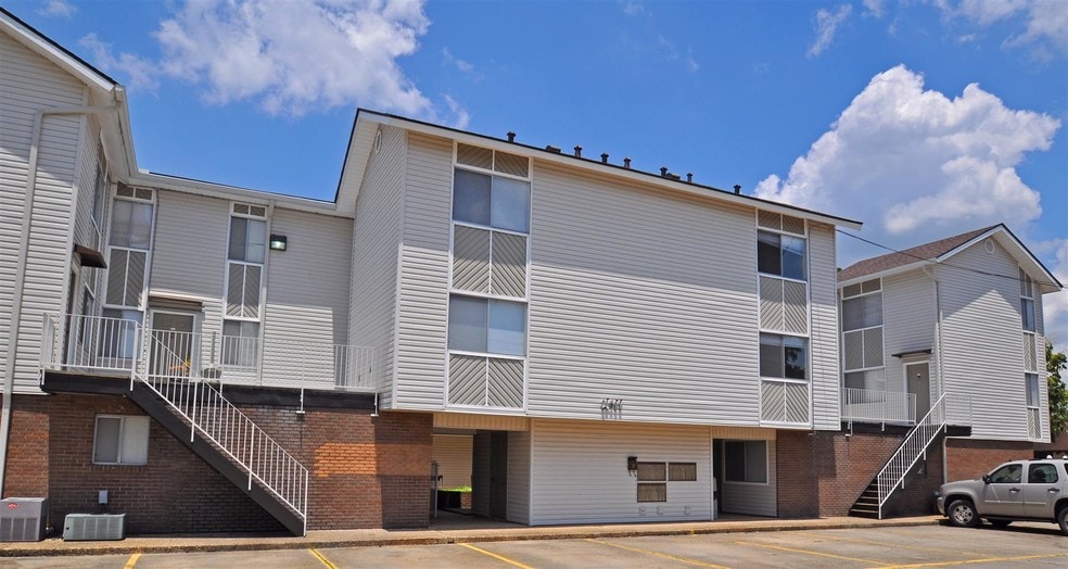 Southgate Condos & Southgate 2 Apartments 4142 Ave Baton Rouge