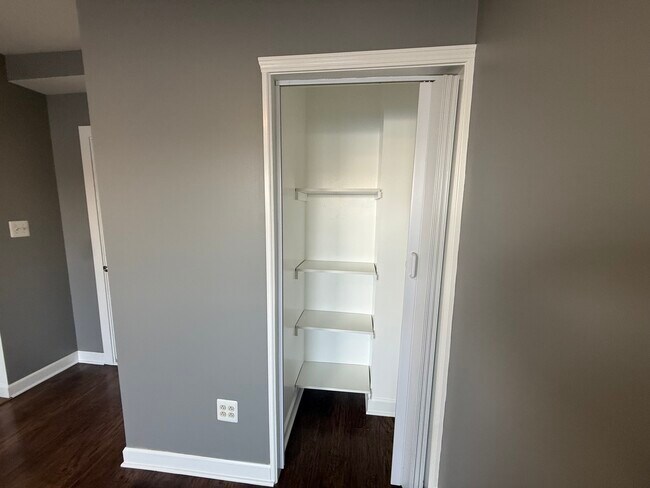 Building Photo - 3420 W Irving Park Rd