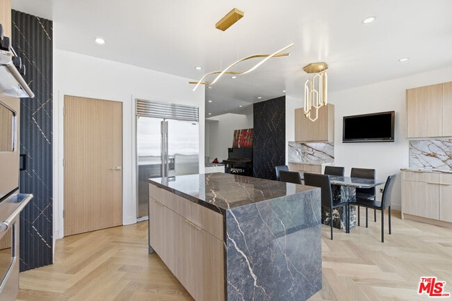 Building Photo - 121 Canon Dr