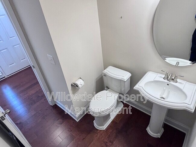 Building Photo - 136 Spring Pine Ln