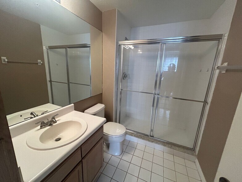 Building Photo - 2nd floor  2/2  condo in gated community