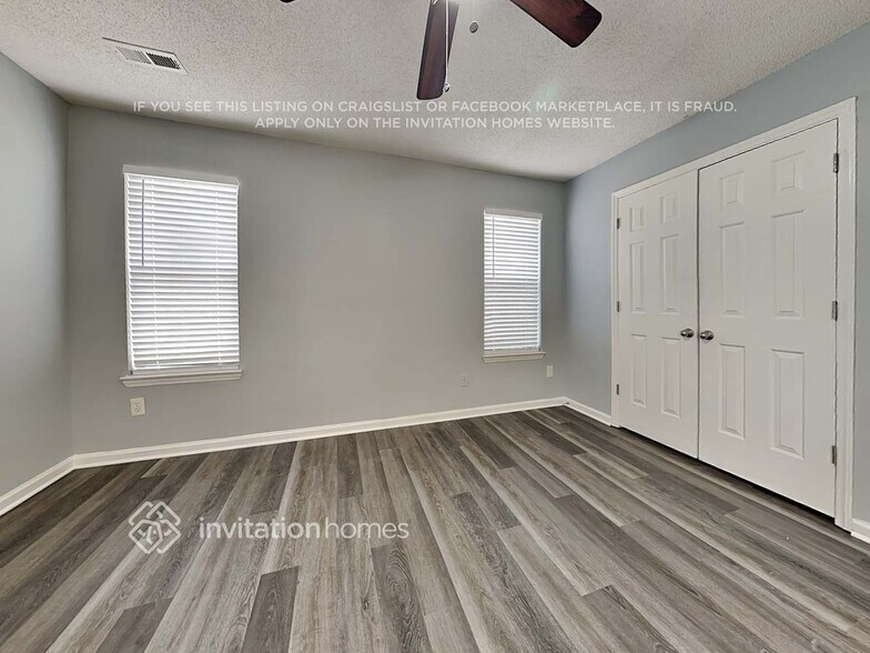 Building Photo - 6015 Running Deer Rd