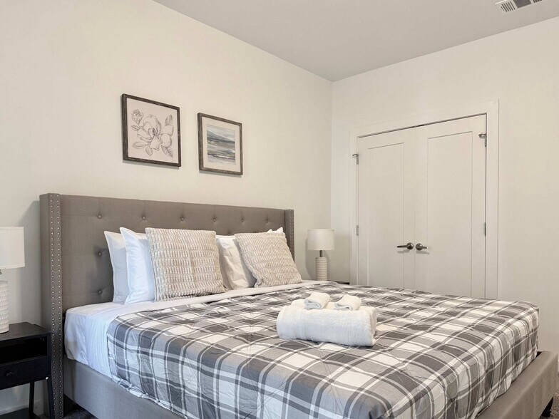 Building Photo - 525 Parkway Dr NE