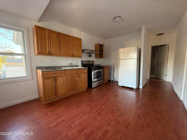 Building Photo - 604 Irving Pl