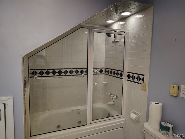 Building Photo - 186 Westfield Rd