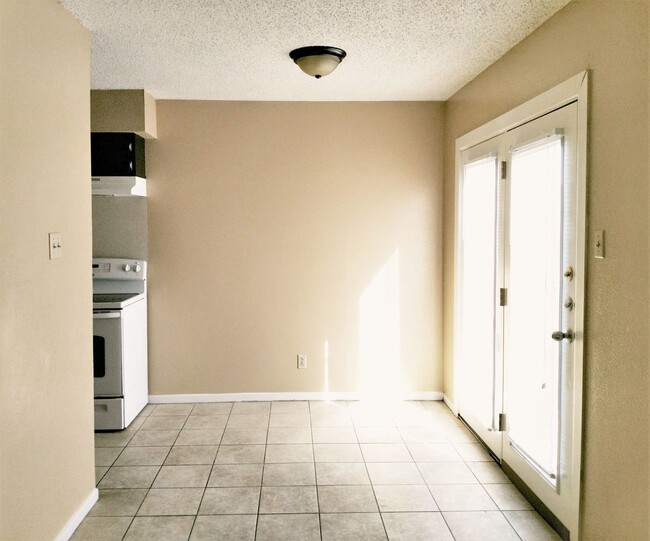 Building Photo - 1102 Covey Ln