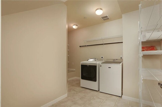Building Photo - 2357 Yakima Ct