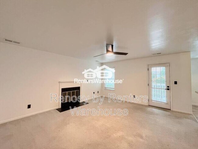 Building Photo - 1843 Chantilly Ct