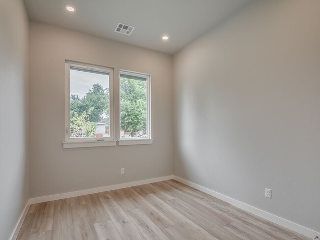 Building Photo - Spacious 4-Bedroom Home with Thoughtful De...