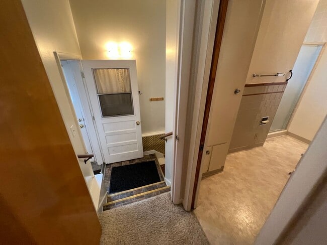 Building Photo - 429 E Pine St