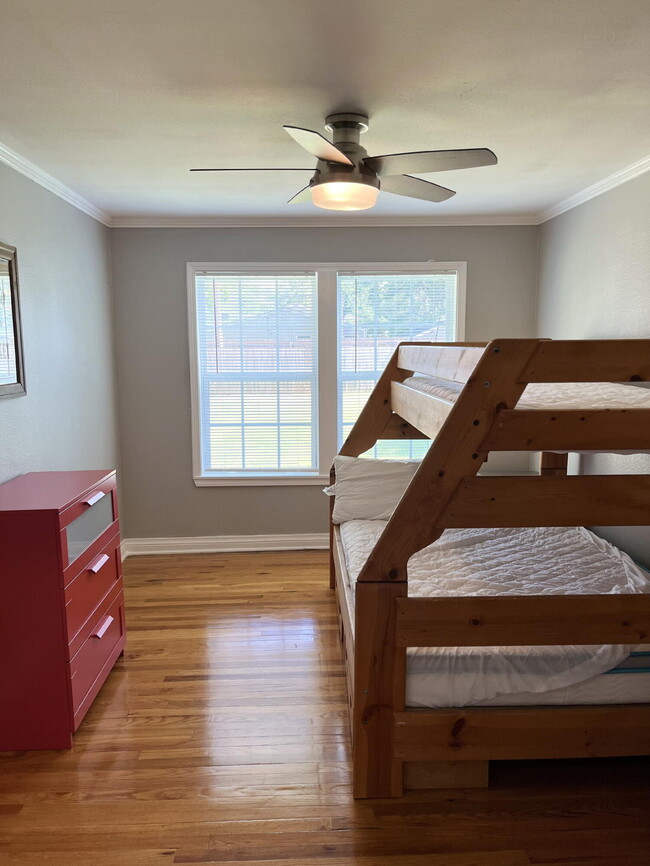 Building Photo - 2611 31st St