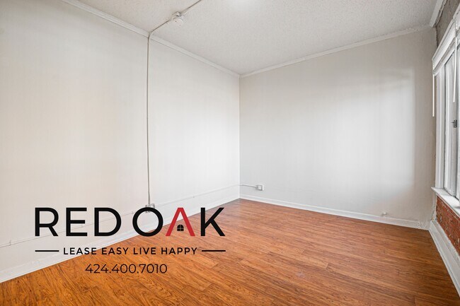 Building Photo - 425–427 S. Grand View St-7202