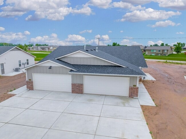 Building Photo - 12716 W Cowboy St