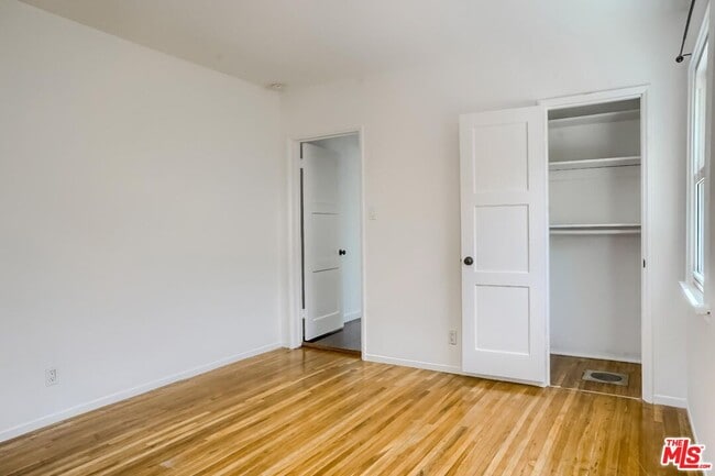 Building Photo - 2356 Pelham Ave