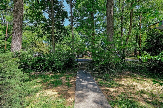 Building Photo - Updated, Pet-Friendly Fry's Spring Duplex - Grad Students Are Welcome!
