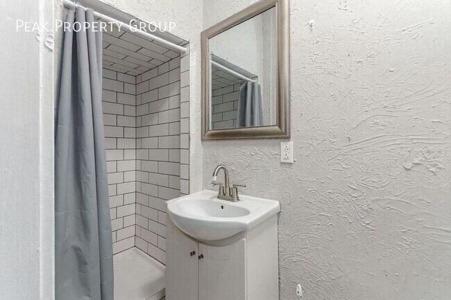 Building Photo - 196 W 8th Ave