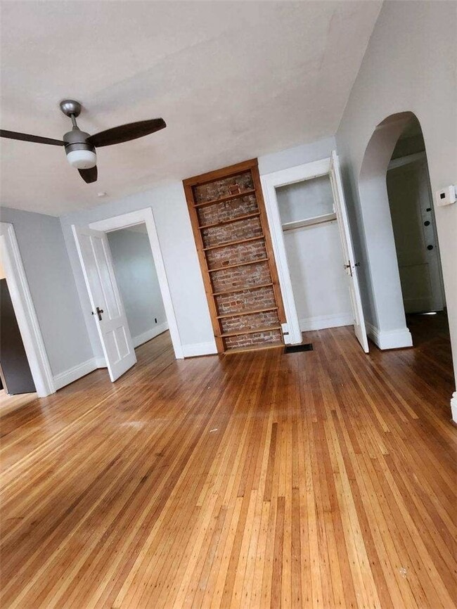 Building Photo - 176 Linden St