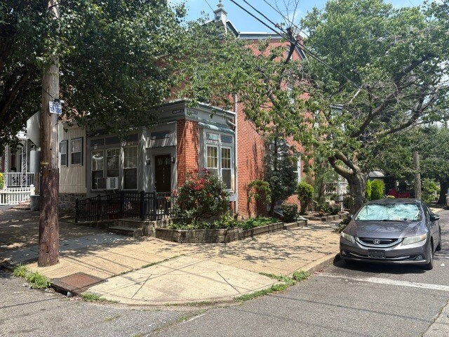 Building Photo - 1637 Haworth St