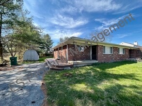 Building Photo - 2464/66 Tansel Rd - West