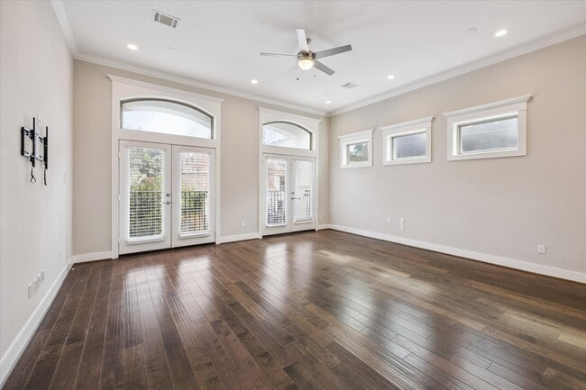 Building Photo - 1609 W 15th St