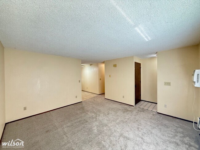 Building Photo - 1211 Ledwich Ave