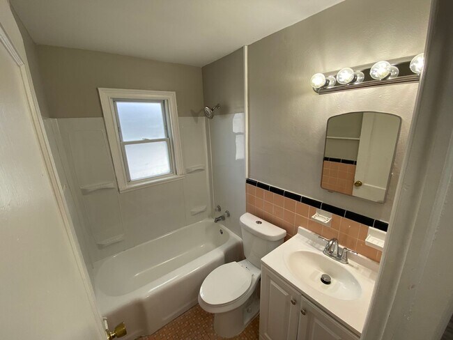 Building Photo - Wonderful Family Home With Lots of Space