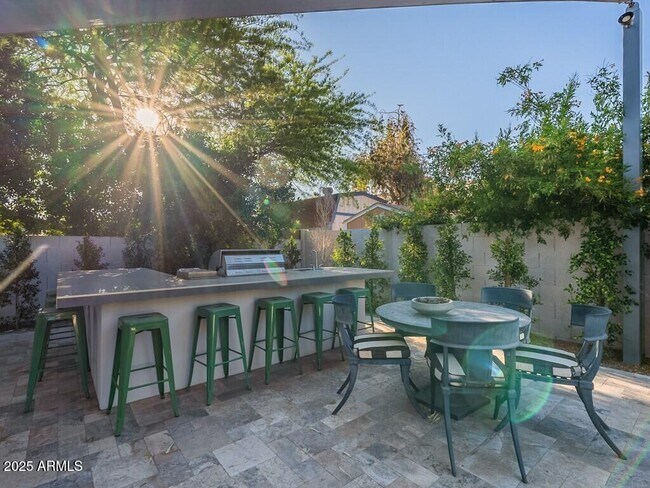 Building Photo - 4748 E Redfield Rd