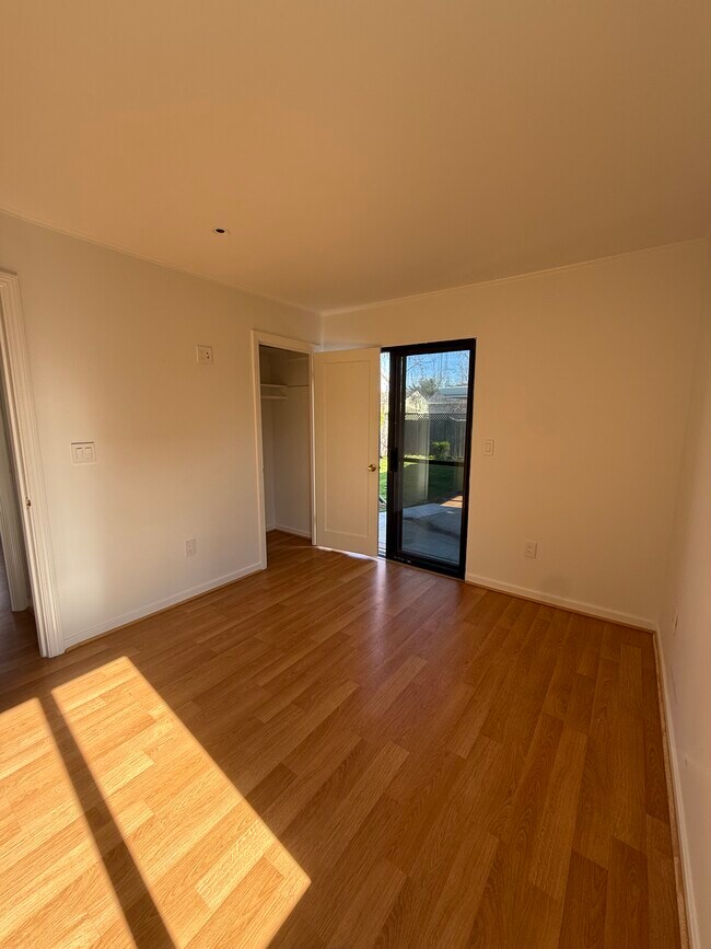 Building Photo - 330 Cuardo Ave