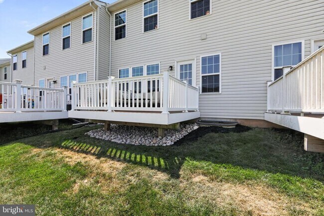 Building Photo - 1551 Emily Ct