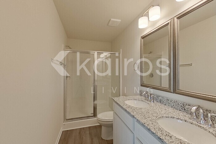 Building Photo - 2185 Banyan Cir