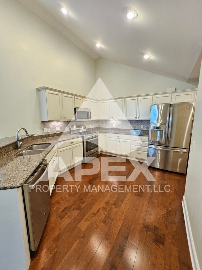 Building Photo - Gorgeous 4 Bd/3 Ba Luxury Condo in the Cot...