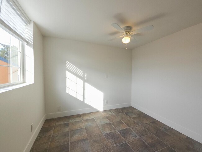 Building Photo - 4 bed 3 bath Single-family Home in Glenview/Lower Diamond area of Oakland