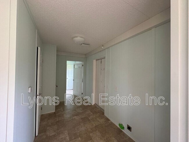 Building Photo - 8086 Heck Dr