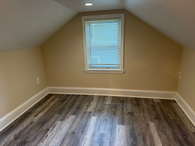 Building Photo - Spacious home close to METRO, Uof MD, etc.