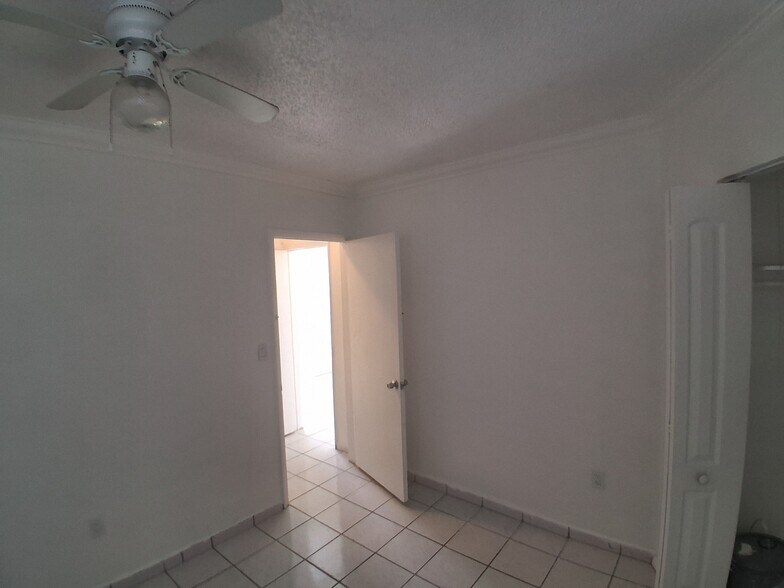 Building Photo - 1605 NE Miami Gardens Dr