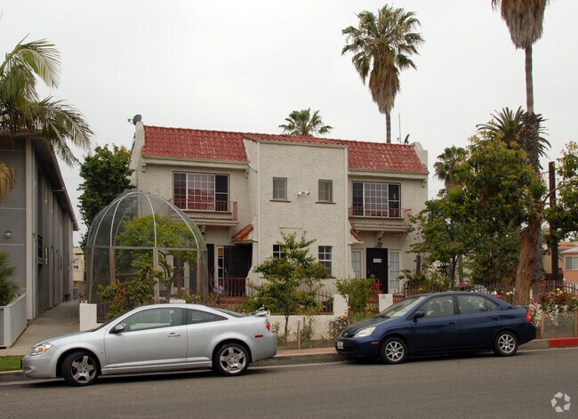 Building Photo - 902 16th St