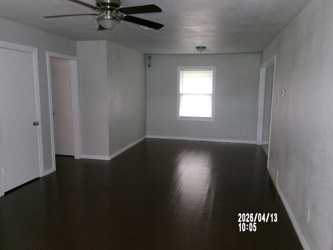 Building Photo - Modern 4-Bedroom Home