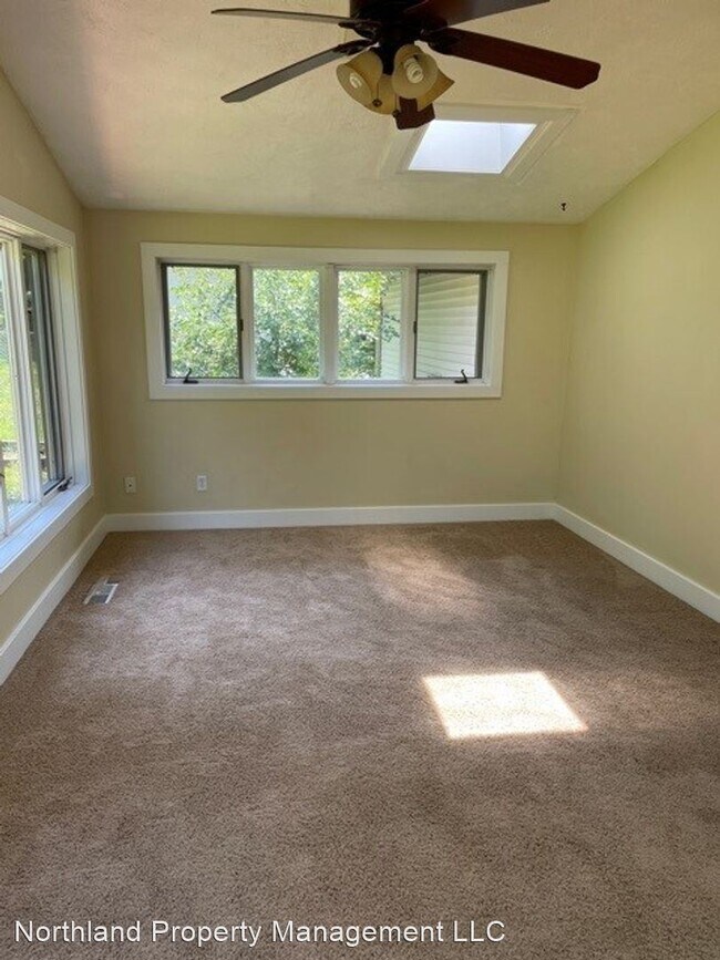 Building Photo - 3 br, 1.5 bath House - 3184 Rennie St