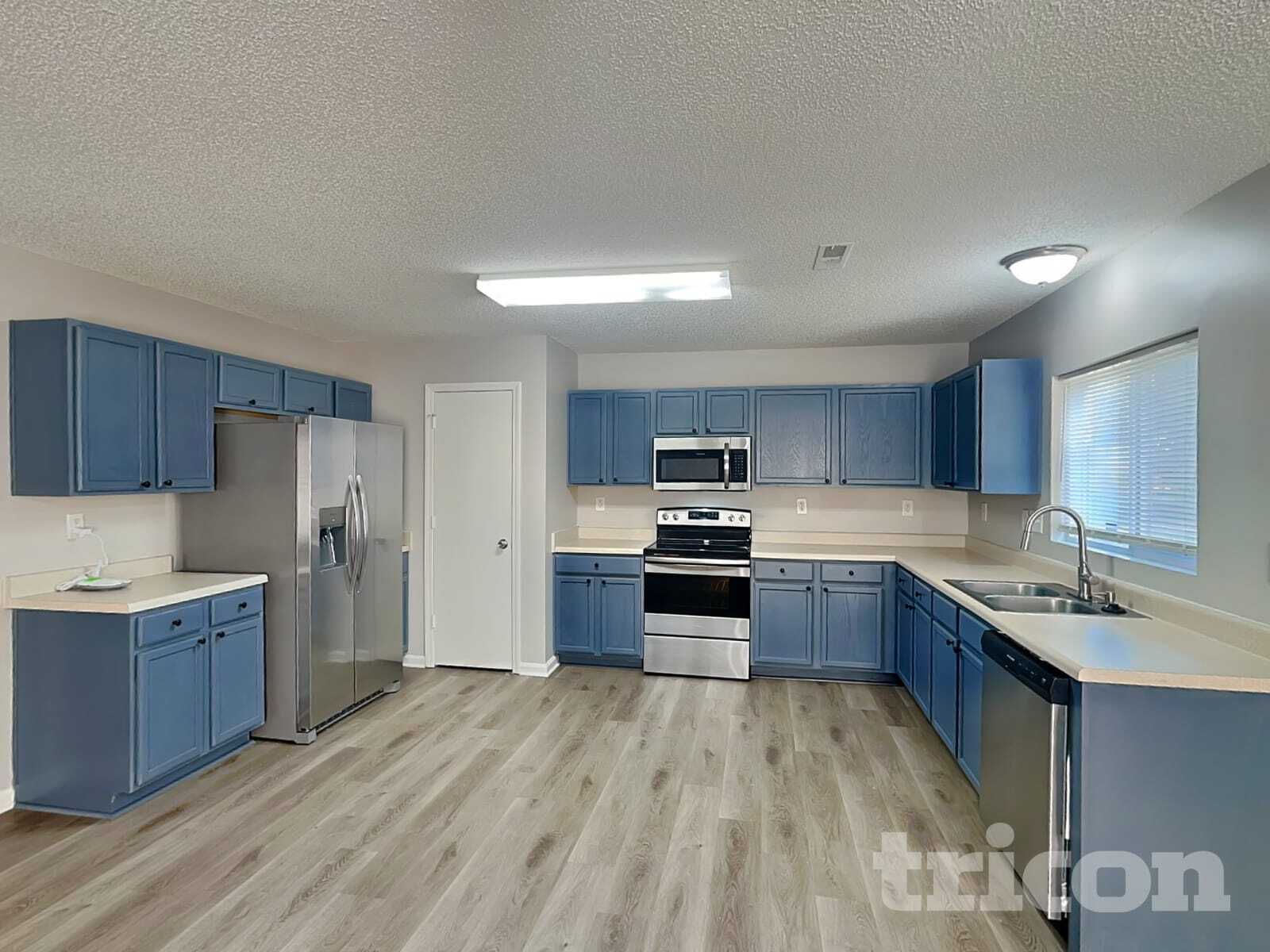 Building Photo - 10242 Hugue Way