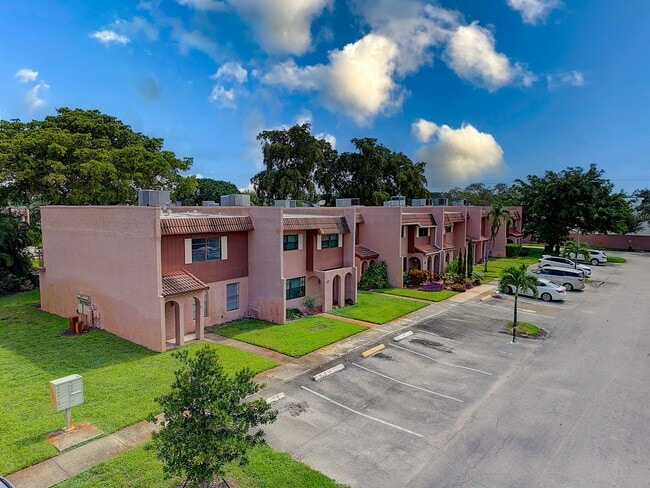 Building Photo - 48 Madrid Ln