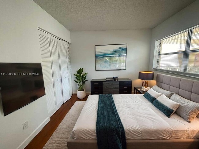 Building Photo - 3410 Foxcroft Rd