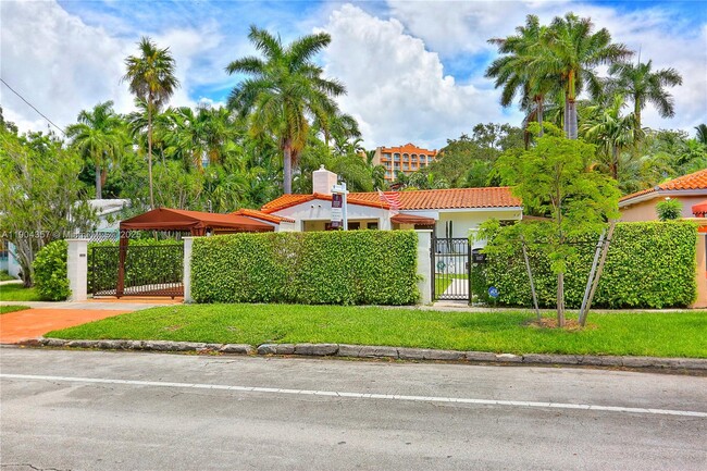 Building Photo - 1027 SW 22nd St