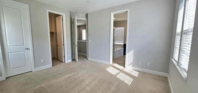 Building Photo - 3893 Fiano Cmn