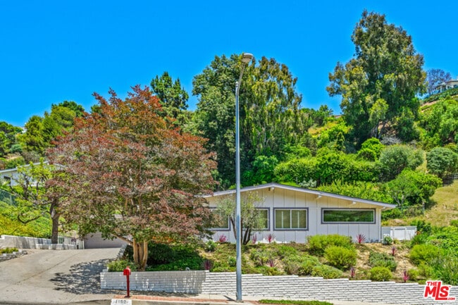 Building Photo - 1190 Bienveneda Ave